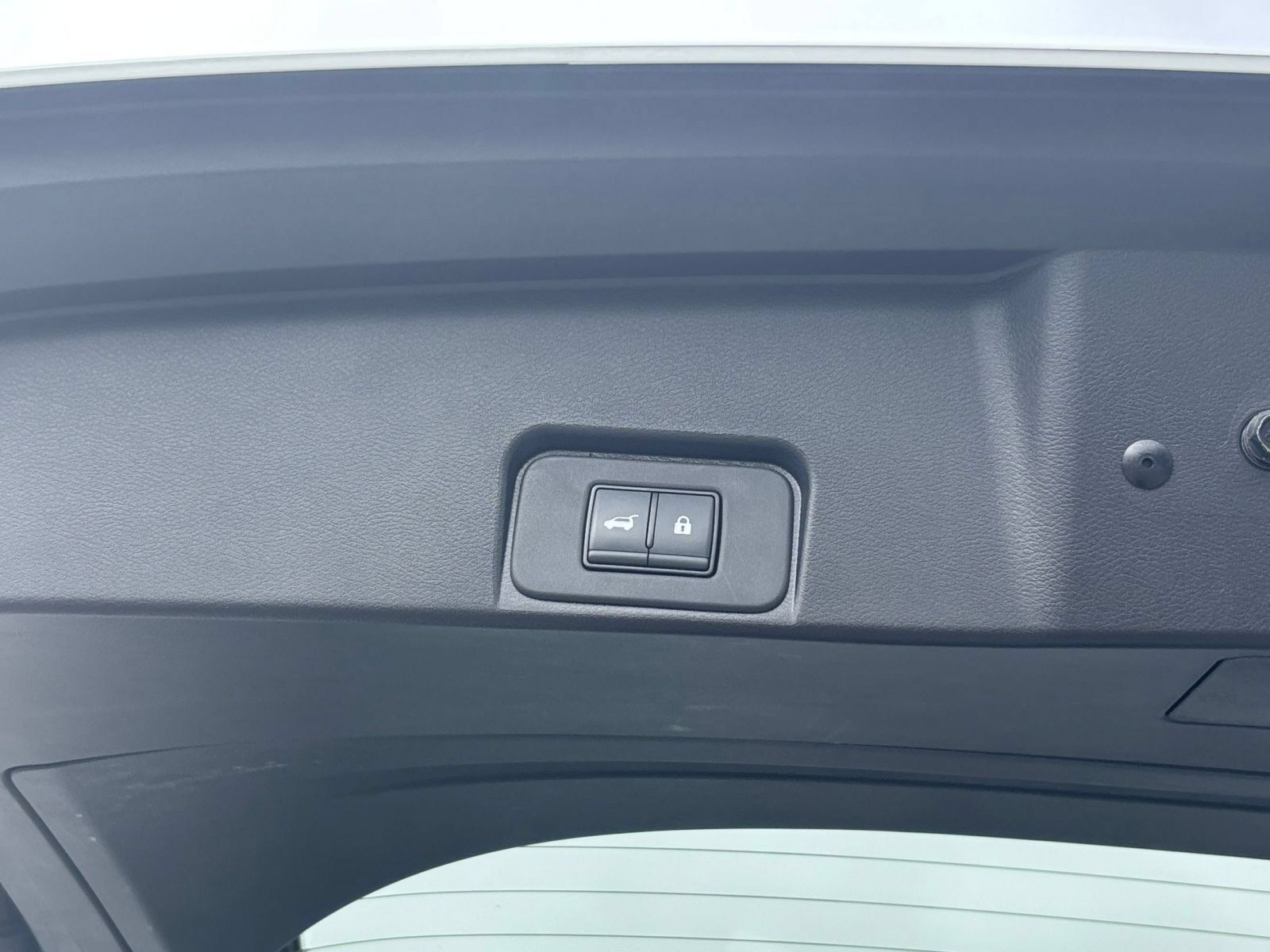 Used 2025 Nissan Rogue SV FWD image 21