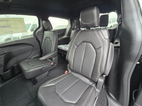 New 2026 Chrysler Voyager LX FWD image 20