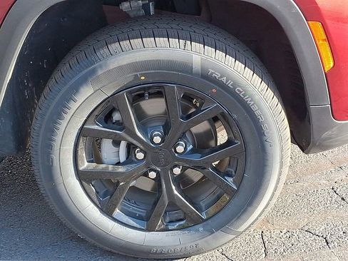 Used 2024 Jeep Grand Cherokee Altitude image 10