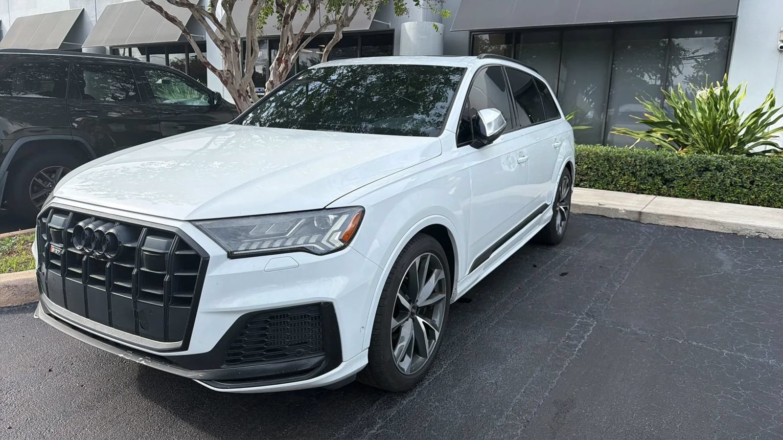 Used 2021 Audi SQ7 Premium Plus w/ Driver Assistance Package AWD/4WD image 1