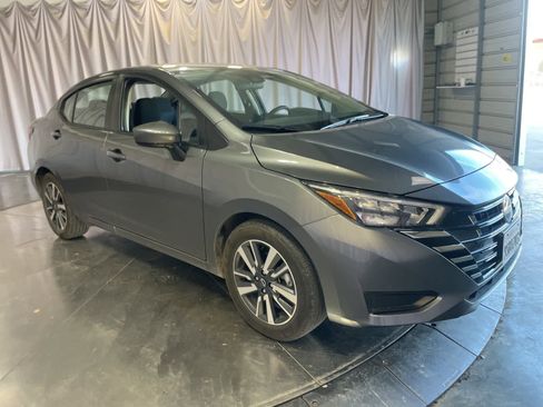Used 2025 Nissan Versa SV image 4