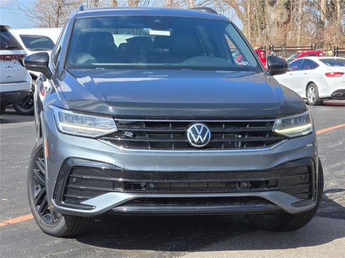 Used 2022 Volkswagen Tiguan SE R-Line AWD/4WD image 3