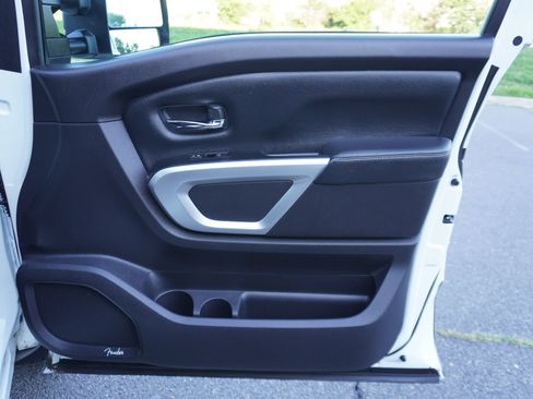Used 2019 Nissan Titan PRO-4X w/ Pro-4x Convenience Package AWD/4WD image 20