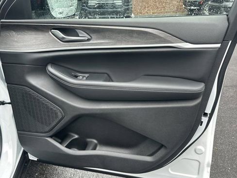 New 2025 Jeep Grand Cherokee L Limited image 15