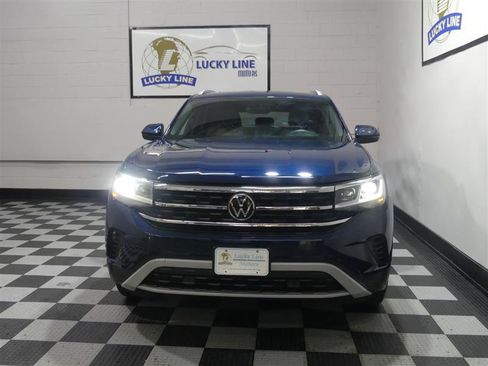 Used 2022 Volkswagen Atlas Cross Sport SE w/ Panoramic Sunroof Package image 2