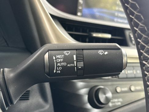 Certified 2020 Lexus ES 300h w/ Premium Package FWD image 32