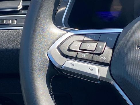 Certified 2023 Volkswagen Tiguan SE w/ Panoramic Sunroof Package image 6