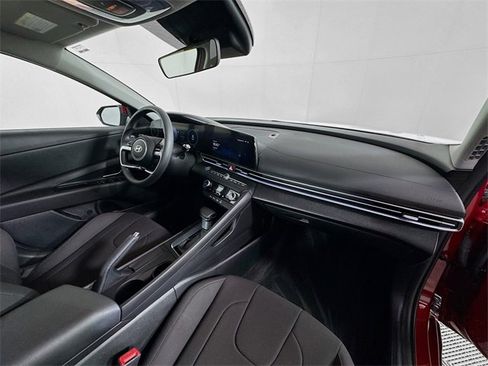 Certified 2024 Hyundai Elantra SEL image 33