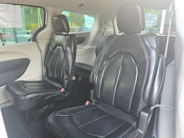Used 2024 Chrysler Pacifica Touring-L FWD image 26