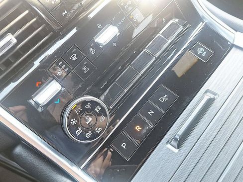 Used 2025 Nissan Armada SL AWD/4WD image 18
