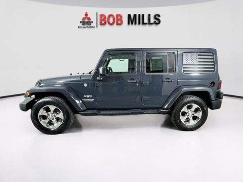 Used 2017 Jeep Wrangler Unlimited Sahara w/ Connectivity Group AWD/4WD image 4