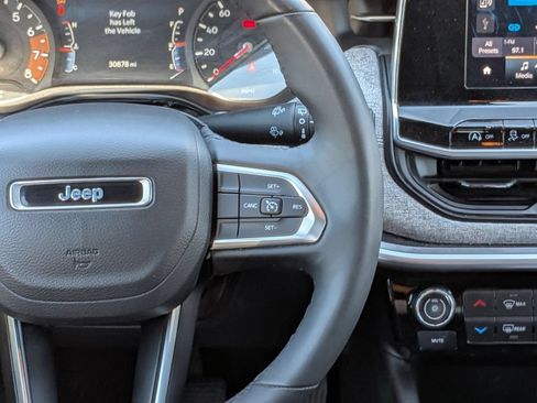 Used 2025 Jeep Compass Latitude w/ Sun & Sound Group AWD/4WD image 18