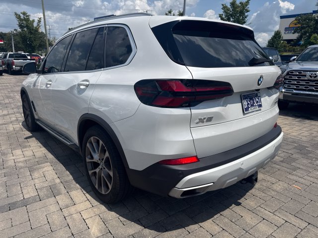 Used 2024 BMW X5 xDrive40i w/ Premium Package AWD/4WD image 3