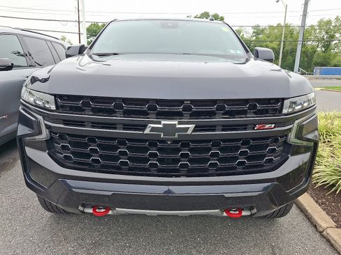 Used 2023 Chevrolet Tahoe Z71 w/ Luxury Package AWD/4WD image 2