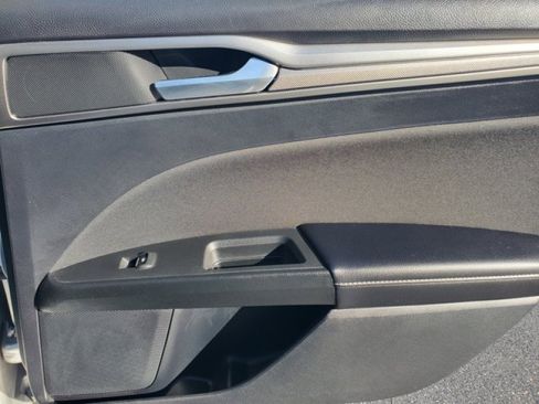 Used 2019 Ford Fusion SE image 32