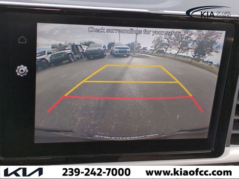 Used 2022 Hyundai Venue Limited image 19