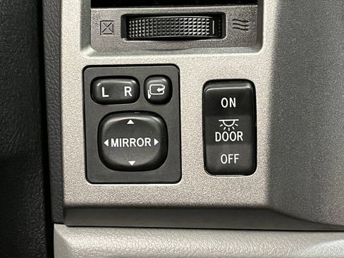 Used 2011 Toyota Tundra Limited w/ Memory Pkg AWD/4WD image 19