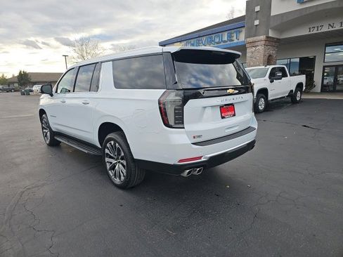 New 2026 Chevrolet Suburban High Country image 3