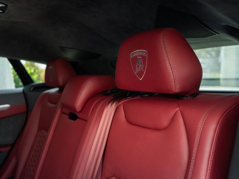 Used 2021 Lamborghini Urus image 24