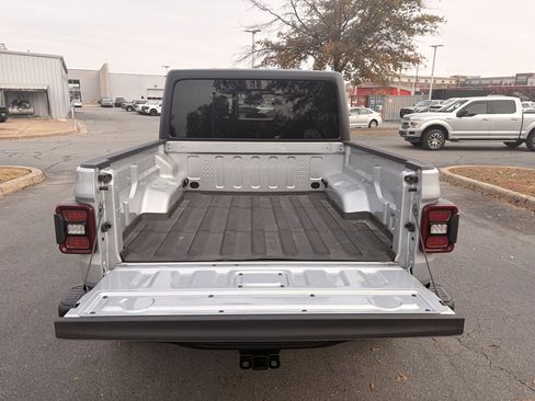 Used 2024 Jeep Gladiator Mojave w/ Steel Bumper Group image 9