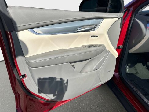 Used 2021 Cadillac XT5 Premium Luxury image 18