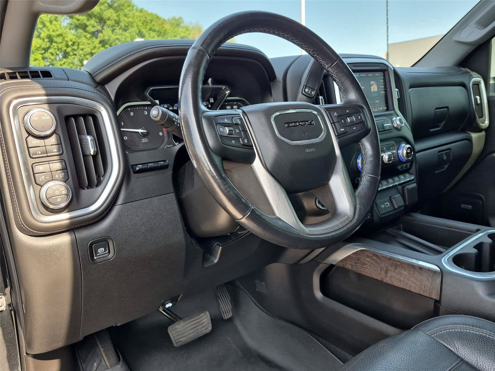 Used 2021 GMC Sierra 2500 Denali w/ Denali Black Diamond Edition AWD/4WD image 19