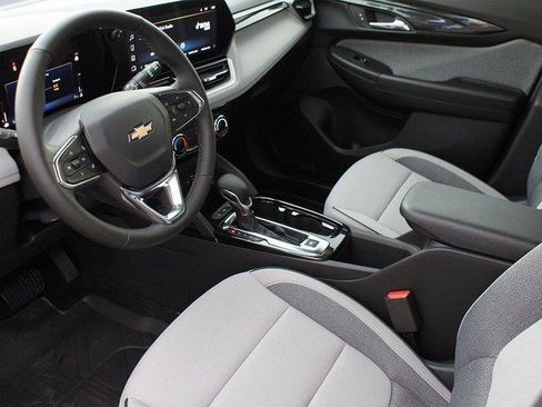 Used 2026 Chevrolet TrailBlazer LT w/ LT Cold Weather Package image 3