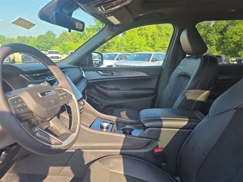 New 2025 Jeep Grand Cherokee L Altitude image 11