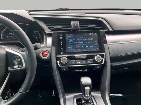Used 2018 Honda Civic Touring image 7