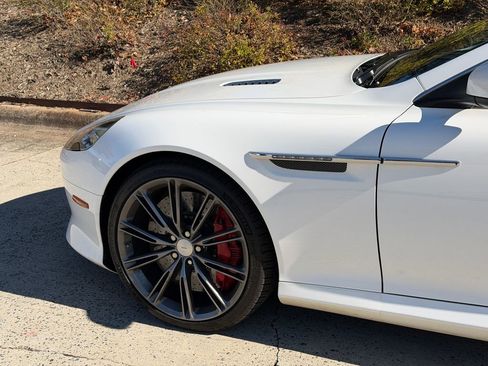 Used 2015 Aston Martin DB9 Coupe image 9