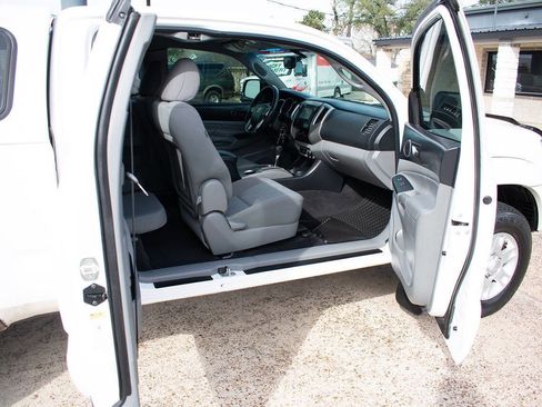 Used 2013 Toyota Tacoma PreRunner image 37