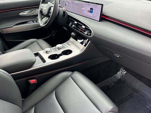 Used 2026 Genesis GV70 2.5T Select image 18