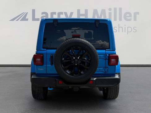 Used 2023 Jeep Wrangler Unlimited Sahara AWD/4WD image 4