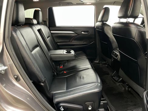 Used 2017 Toyota Highlander XLE AWD/4WD image 45