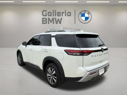 Used 2024 Nissan Pathfinder SL FWD image 9
