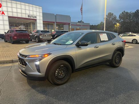 Used 2024 Chevrolet Trax LS image 1