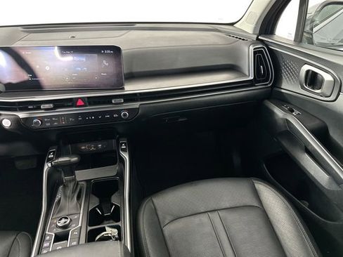 Used 2024 Kia Sorento S image 27