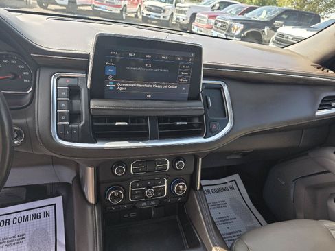 Used 2021 Chevrolet Suburban Z71 w/ Z71 Signature Package AWD/4WD image 10