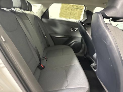 Used 2025 Kia K4 FWD image 26