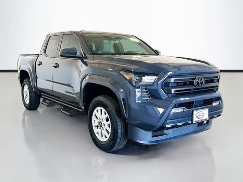 Used 2025 Toyota Tacoma SR5 AWD/4WD image 3