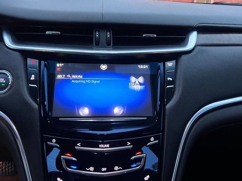 Used 2013 Cadillac XTS Luxury image 23