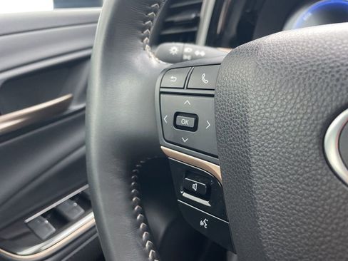 Used 2025 Toyota Crown Platinum image 38