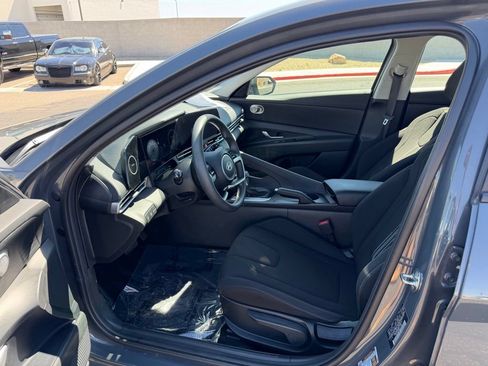 Used 2024 Hyundai Elantra SEL FWD image 11