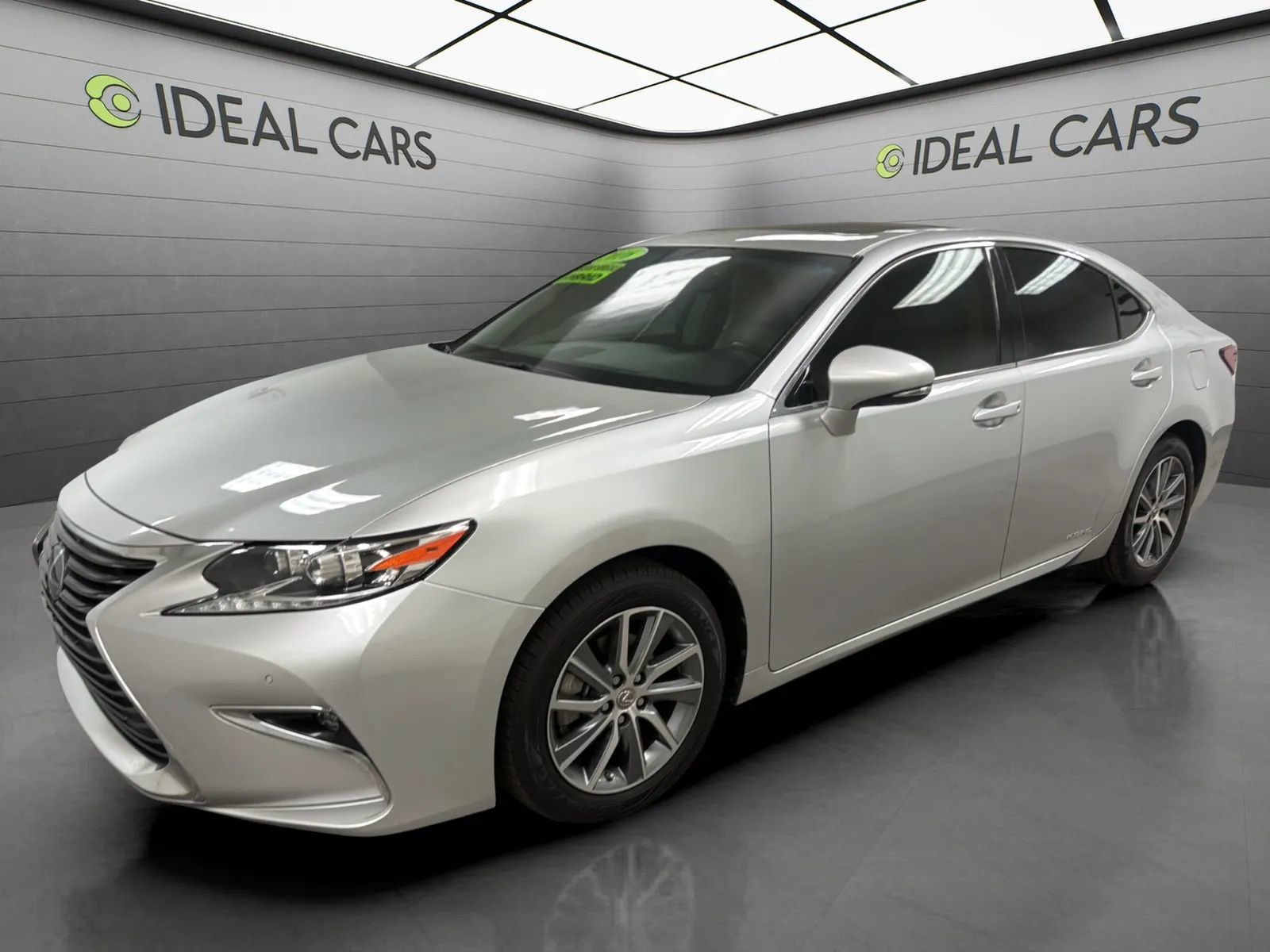 Used 2016 Lexus ES 300h w/ Luxury Package w/Wood Trim FWD image 1
