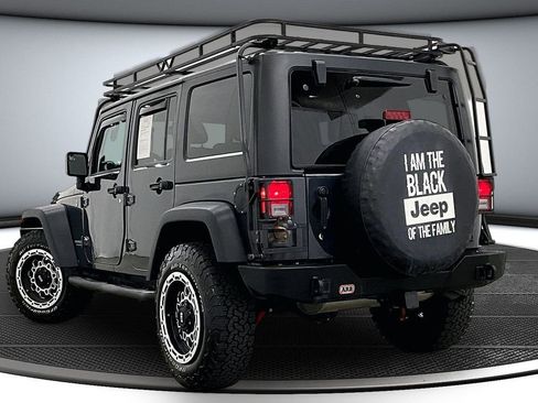 Used 2017 Jeep Wrangler Unlimited Rubicon w/ Max Tow Package AWD/4WD image 4
