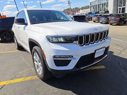 Certified 2023 Jeep Grand Cherokee Limited AWD/4WD image 3