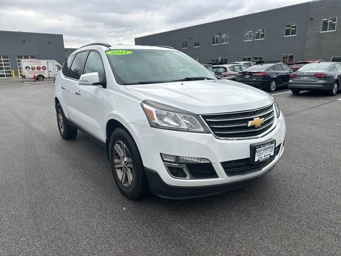 Used 2017 Chevrolet Traverse LT image 4