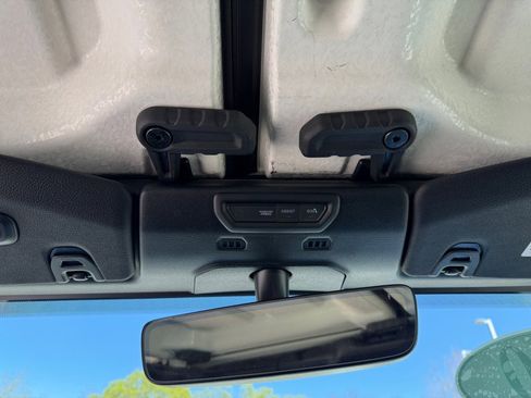 Used 2020 Jeep Gladiator Overland image 25