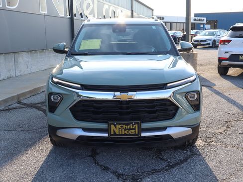 Used 2025 Chevrolet TrailBlazer LT AWD/4WD image 2