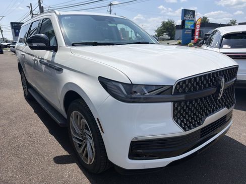 New 2027 Lincoln Navigator L Premier AWD/4WD image 4